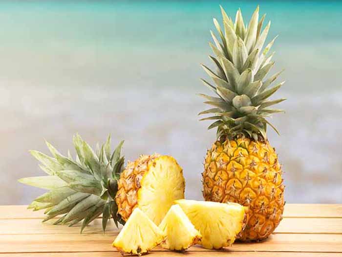 Pineapple benefits health pineapples nutrition bromelain smoothie vitamins tips coconut juice eating minerals fruit green recipe infographic stem vitamin recipes