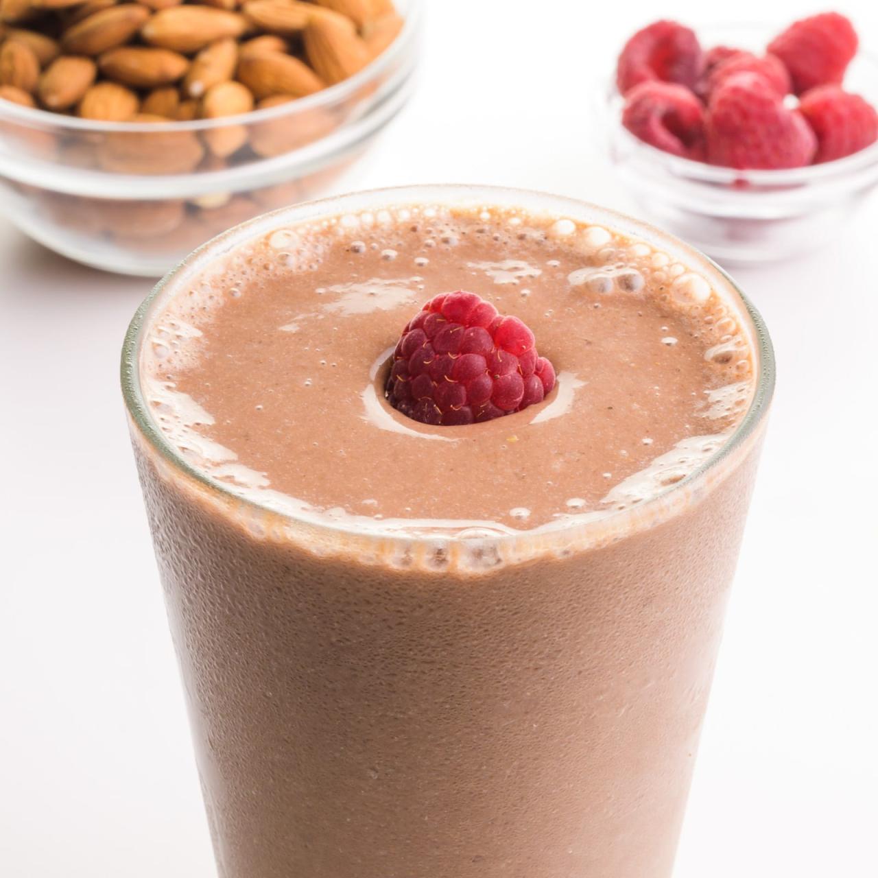 Smoothies almond milk bagus untuk sahur