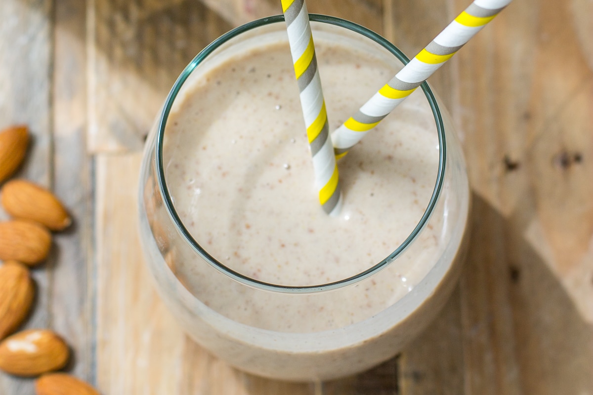 Smoothies almond milk bagus untuk sahur